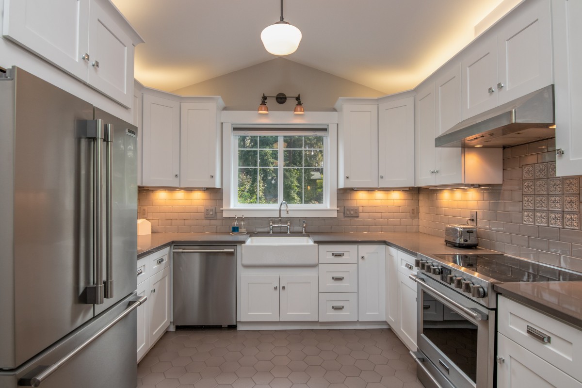 Trending and stylish modular kitchen C-shaped designs